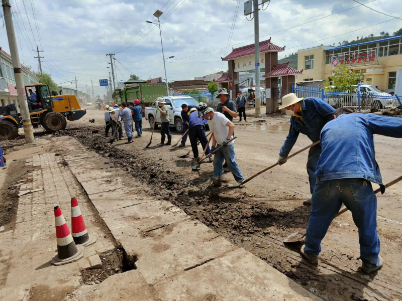 情系家鄉(xiāng)為人民 抗洪救災(zāi)勇?lián)?dāng)&mdash;&mdash;物產(chǎn)工投公司黨員干部、團(tuán)員青年奔赴災(zāi)區(qū)第一線(xiàn)搶險(xiǎn)救災(zāi)