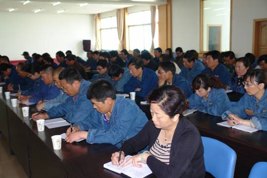 青海物產(chǎn)工業(yè)投資有限公司、青海長(zhǎng)春炭素有限公司召開(kāi)貫徹省第十二次黨代會(huì)精神學(xué)習(xí)傳