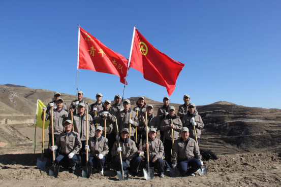 有一種奉獻(xiàn)叫&ldquo;五四精神&rdquo;，有一種擔(dān)當(dāng)叫&ldquo;青年突擊隊&rdquo;