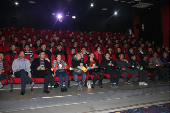 青物集團(tuán)黨委集中組織觀看優(yōu)秀紀(jì)錄片《厲害了，我的國(guó)》